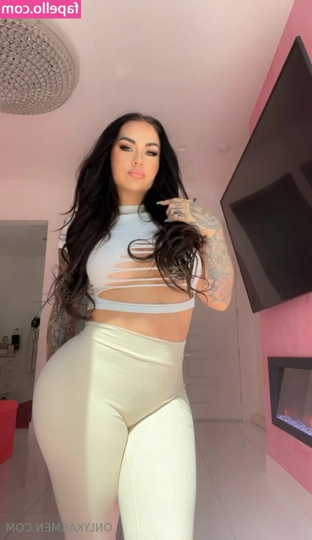 karmenkarma [ karmenkarma-5 ] - ITS MY BIRTHDAY    show some love    Just getting ready  Thought I
