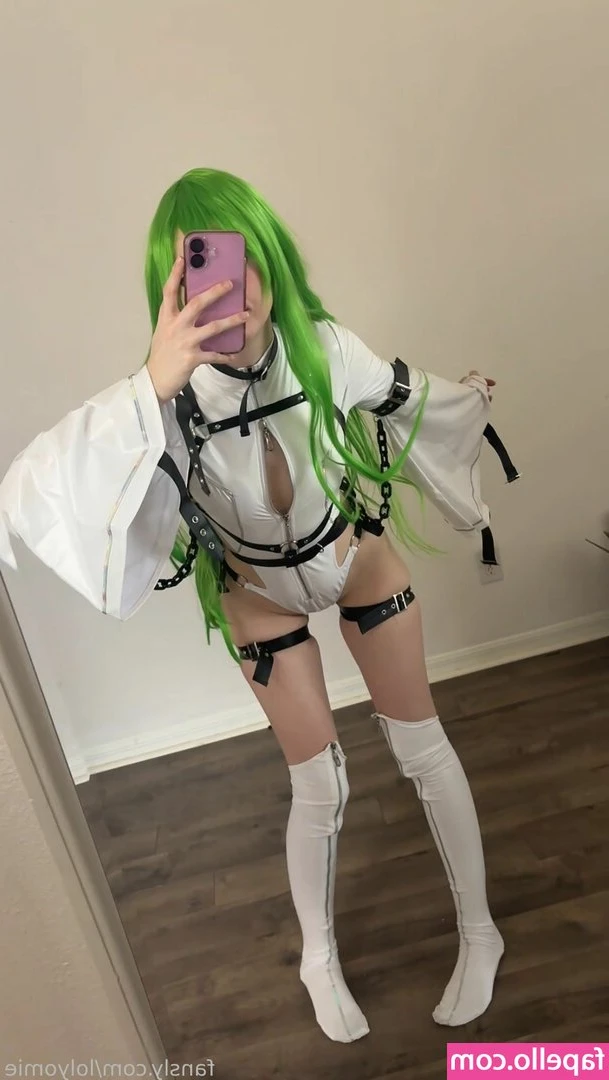 lolyomie - Hello lovelies! My PC is finally working again; still need to sort