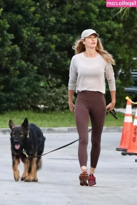 Gisele Bündchen [ gisele-bundchen ] - I prefer CREAM in my coffee 💦 @golddimes_inc