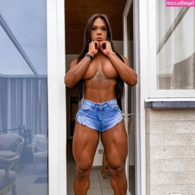 Paty Chanel [ paty-chanel ] - In front of me or behind me? What are you picking?