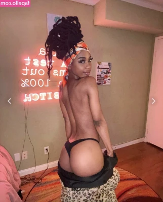 Urfavgirlfriend - It's laundry day 🤭. DM me for my Sunday Bundle Special. Don't be