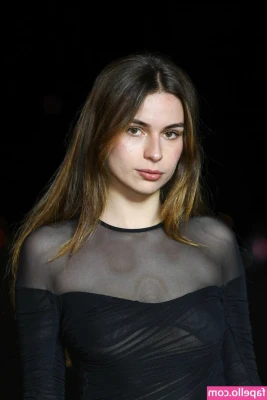 Adele Castillon [ adele-castillon ] - Alicia Public Soles 💕