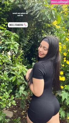 bbe.romii [ bbe-romii ] - Do you like me worshiping my cute feet?🤭👅