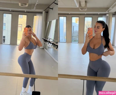 Lisa del Piero [ lisa-del-piero-1 ] - Let's make humpday morning magic 😜💦 make sure to leave your