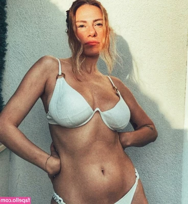Burcu Bakdur [ burcu-bakdur ] - Alguien amaneció duro 🔥😂🍆😏 quien quiere un poco de este