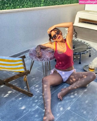 Burcu Bakdur [ burcu-bakdur ] - Behind the scenes  Do you like my booty