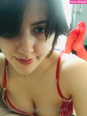 agreeablesorbet - How do I look? I cut my hair 👀 by myself 💇‍♀️ i can do