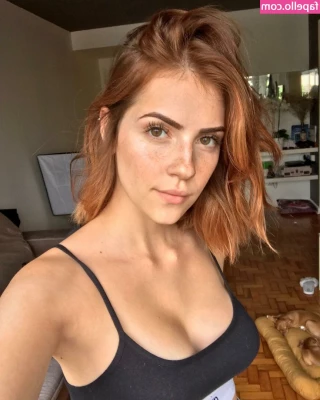Karol Queiroz [ karol-queiroz ] - 7 minutes smoking and feet showing