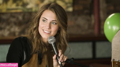 Allison Williams [ allison-williams ] - My pre dinner entertainment this evening