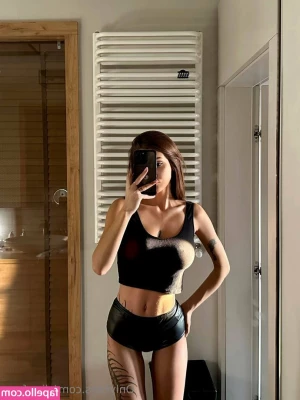 aliss.foxy [ aliss-foxy ] - My boyfriend s parents are out of town and I spent the night having