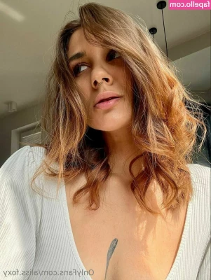 aliss.foxy [ aliss-foxy ] - Prigioniero tra i miei piedini   Nelle prossime foto lo rilascio