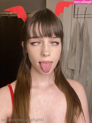 sooogs [ sooogs-9 ] - Some pre-shower photos for your Tuesday morning