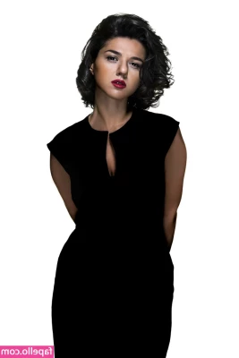 Khatia Buniatishvili [ khatia-buniatishvili ] - Putting lotion on all over me