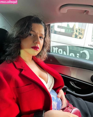 Khatia Buniatishvili [ khatia-buniatishvili ] - I still have 6hrs of my shift left    The shenanigans started early