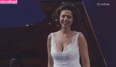 Khatia Buniatishvili [ khatia-buniatishvili ] - Get a grip