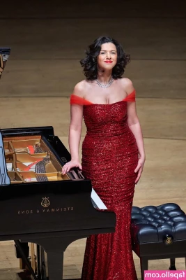 Khatia Buniatishvili [ khatia-buniatishvili ] - Will you give me a good mark