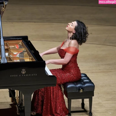 Khatia Buniatishvili [ khatia-buniatishvili ] - Why wants to see me strip out of this