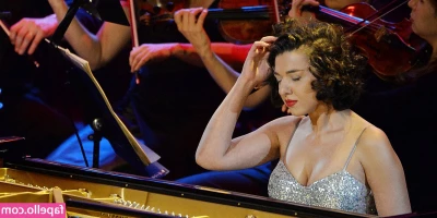Khatia Buniatishvili [ khatia-buniatishvili ] - Love and obey your mommy