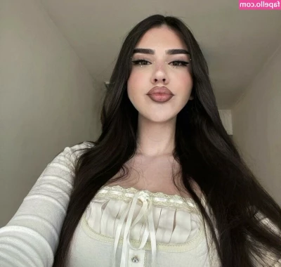 amaliemfr - My pussy is so hungry. Want to feed her? 🥵🥵