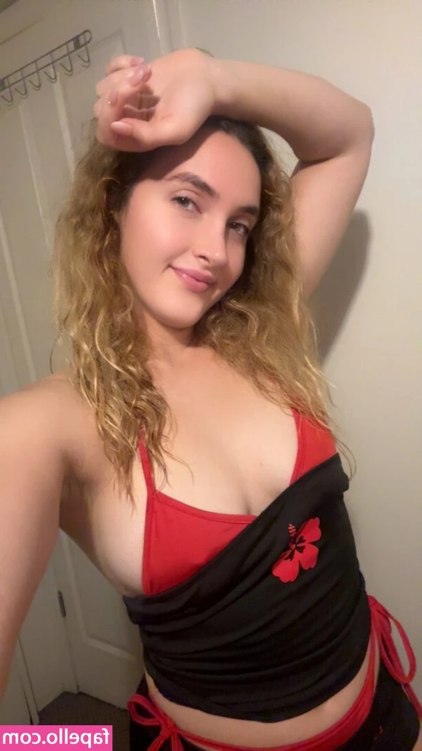 Özge Norman [ ozge-norman ] - Who wants a taste