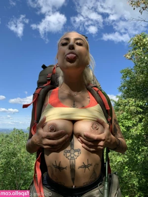 sugarttitts - Let Me Be Your Valentine   I m The Only Sweet Thing You Need   Swipe