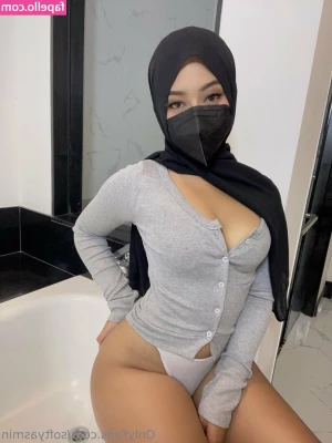 softyasmin - One of my best orgasms when my vibrating dildo made my pussy squirt