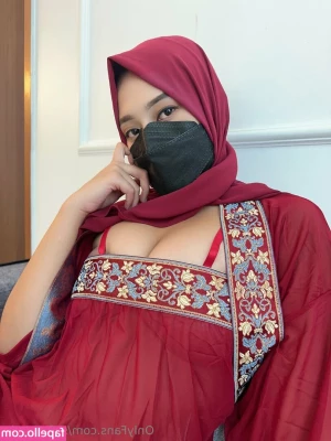 softyasmin - Playing the game in my favorite outfit