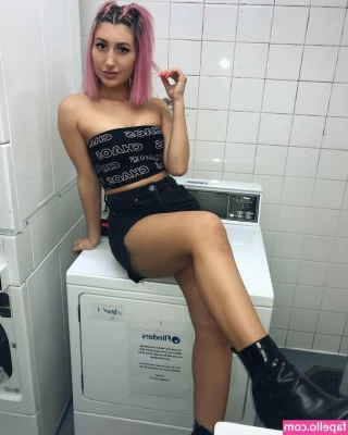 verossii - meet me in the bathroom