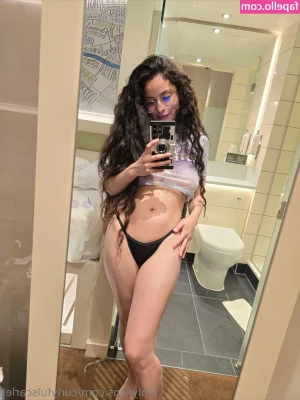 curlyfulscarlet - Damn he be filllin!