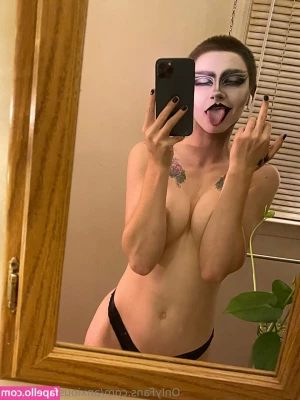 anxiouslilbeanfree - look at it, I touch it and feel its inviting hardness🤫 I lick