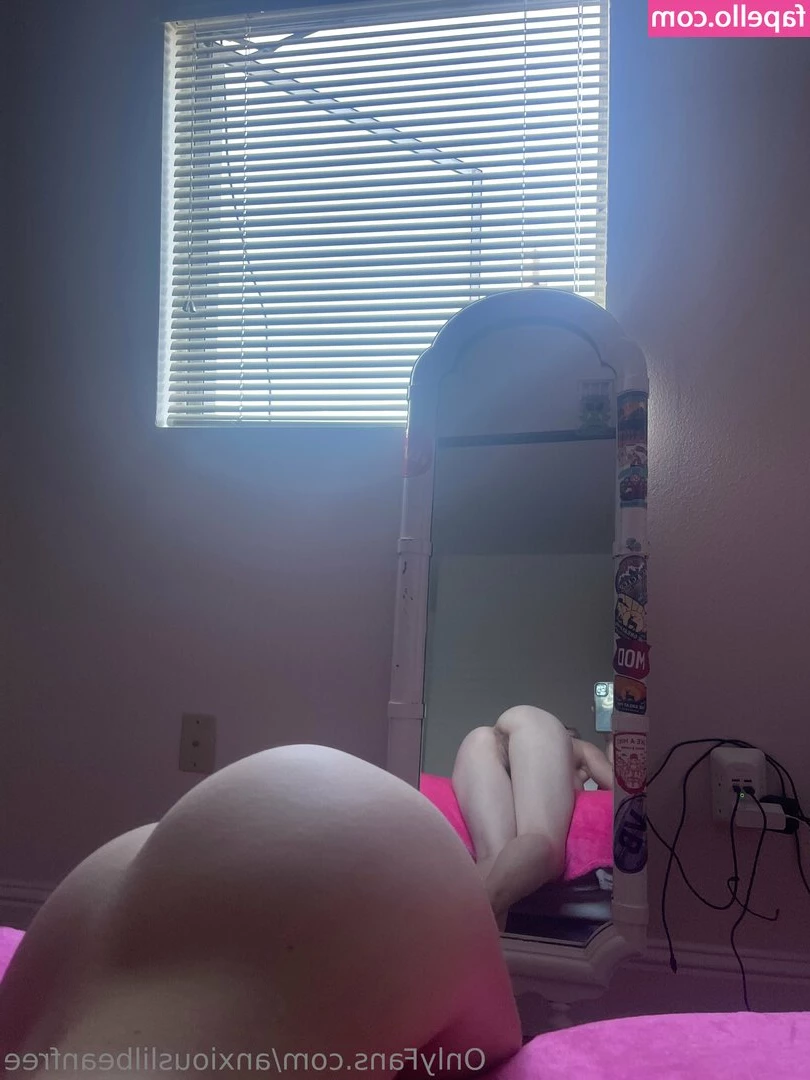 anxiouslilbeanfree - Roomies are kicking around today  but they ready have been generous