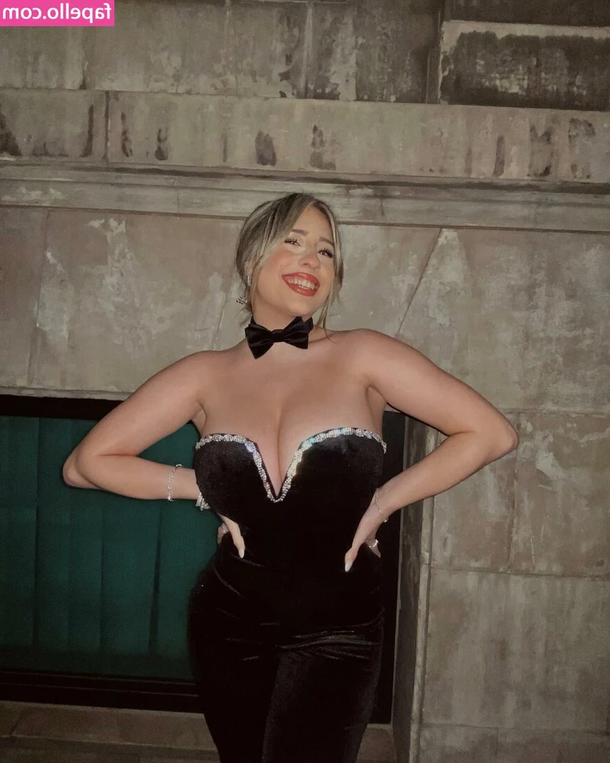 Daniella Alumbreros [ daniella-alumbreros ] - E ele quis abraçar  quem quer um abraço desse ursinho    PT 3