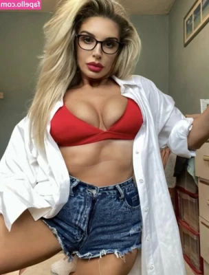 Suemcco11 - Shy girl with a naughty side🤫🤓
