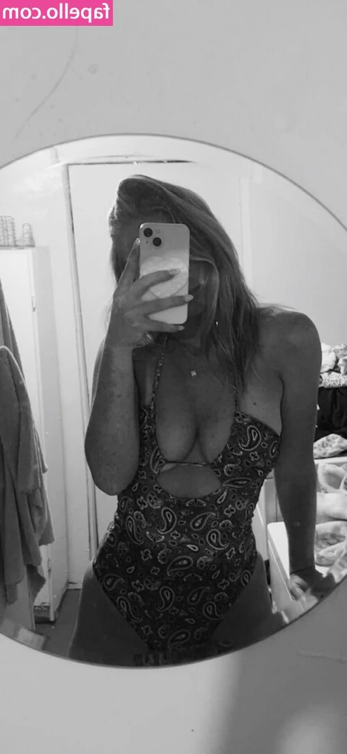 Kamy_Luecke [ kamy-luecke ] - you should always keep your maid on a short leash ⛓️
