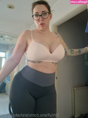 aishakalahari [ aishakalahari-1 ] - 🍆💦 Do you ever think about what I taste like?