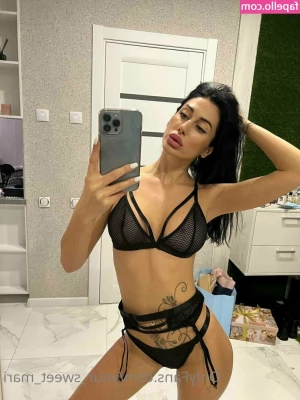 mari.mis [ mari-mis ] - Morning, my little slutty asses! 🖤