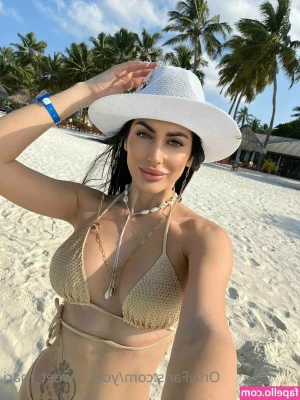 mari.mis [ mari-mis ] - Smooth or wrinkles? Which do you prefer?