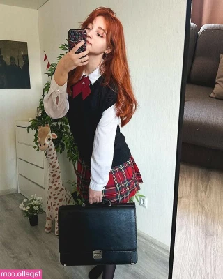 eveliinushkaa - throws pictures at you like a god damn poke-ball   also a titty drop