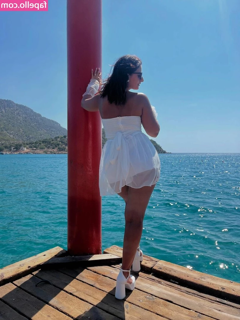Kardelen - Friday is for fun  Join me for some fuckery tonight from 6-10 pm est 