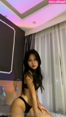 Danie Jane [ danie-jane ] - a few reveals followed by a BIG surprise 😝💦