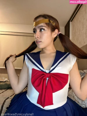 freaksexn - I like what you show and I m turned on by what you hide