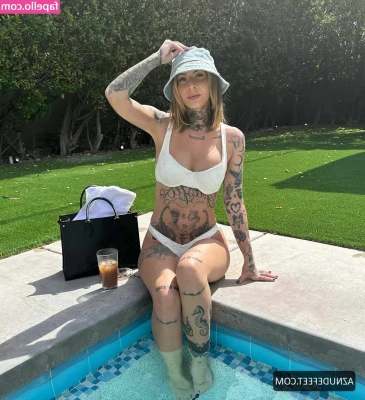 Caity Babs [ caity-babs ] - Hello Everyone! I'm diligently editing #22-1 right now.. I'm hoping