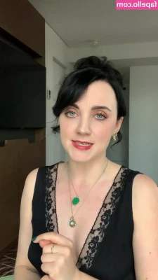 Evanna Lynch - For those who asked from some show backstage shots! Back to the