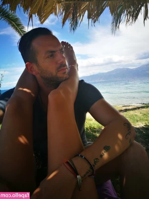 Nikoletta Ralli [ nikoletta-ralli ] - Have you checked your messages lately?