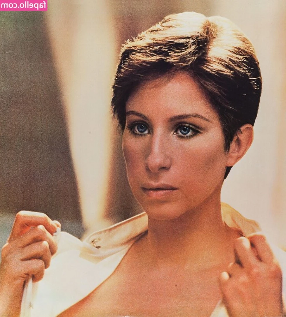 Barbra Streisand [ barbra-streisand ] - Wowwww….1 mm closer & you’d see it alllllll 🙈