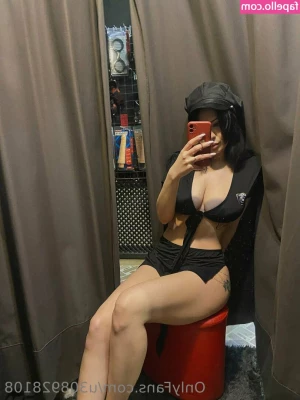 veronica_blackkk [ veronica-blackkk ] - Mi rico   quieres verlo en la cama  desbloquea la Foto
