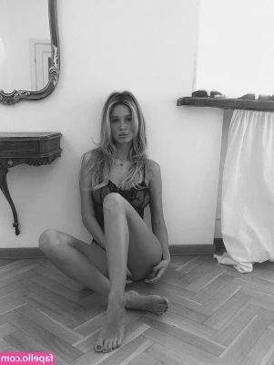 Dasha Boyko [ dasha-boyko ] - It's a fluffy slipper morning 💗