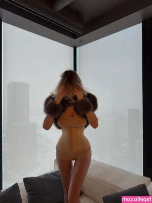 Dasha Boyko [ dasha-boyko ] - How to use this pole?