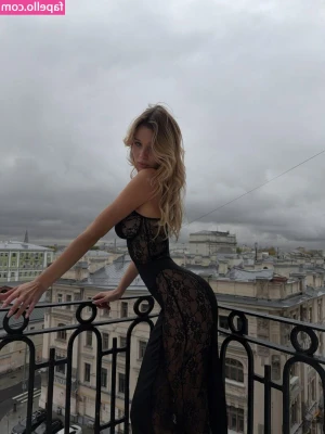 Dasha Boyko [ dasha-boyko ] - Should I go live here on Wednesday?!