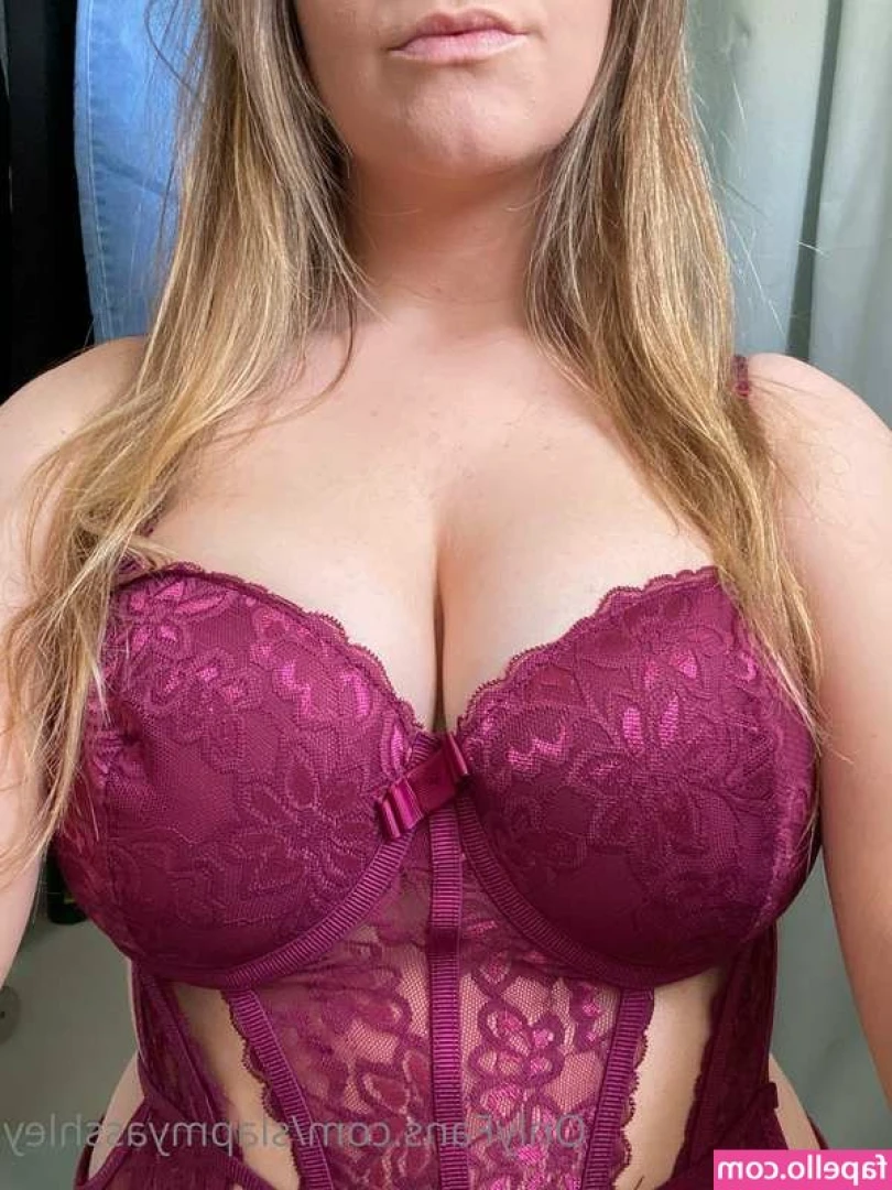Ashley Xoxo [ ashley-xoxo ] - لما تكون المتعه بلجنس بكل تفصيل وبكل